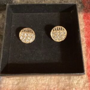 FASHION INSPIRED EARRINGS STUB 🔥…